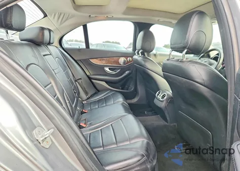 2015 Mercedes-Benz C 300 4Matic z USA, uszkodzony, nr VIN 55SWF4KB7FU005686